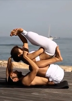 Акройога (Acro Yoga)