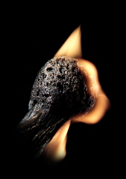 Фото-арт из горящих спичек